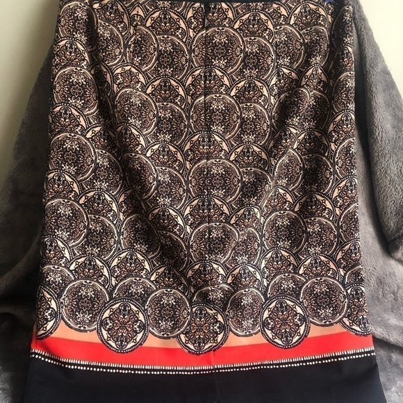 𝅺LORD & Taylor Printed pencil skirt abstract‎ design size 10 petite #s1114 - Picture 3 of 10